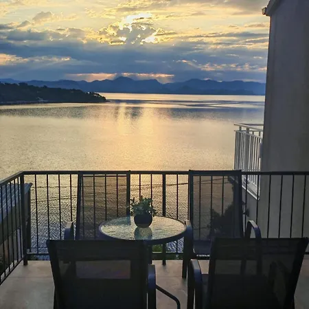 House - Two-bedroom With Terrace And Sea View Διαμέρισμα