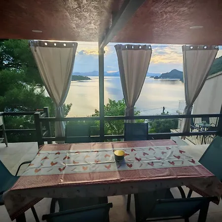 House - Two-bedroom With Terrace And Sea View Sobra
