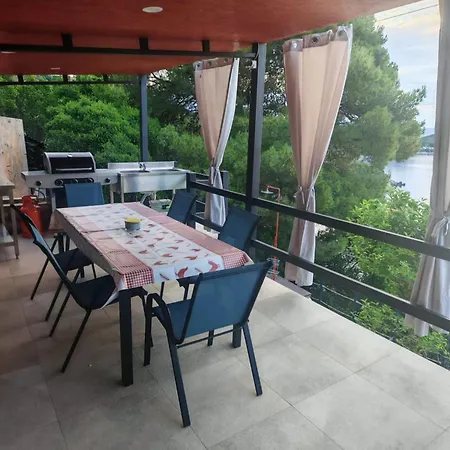 Διαμέρισμα House - Two-bedroom With Terrace And Sea View *