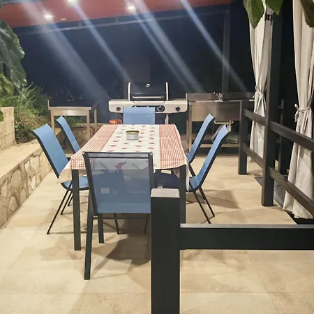 House - Two-bedroom With Terrace And Sea View Sobra
