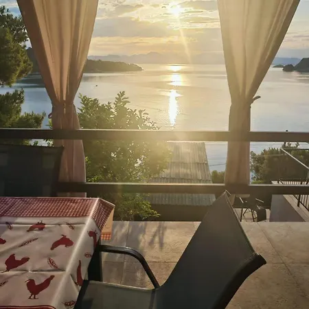 Διαμέρισμα House - Two-bedroom With Terrace And Sea View *