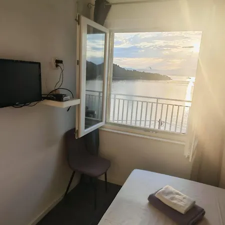 House - Two-bedroom With Terrace And Sea View Sobra