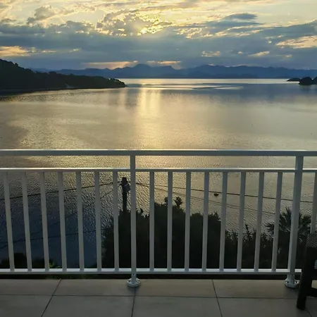 House - Two-bedroom With Terrace And Sea View Sobra